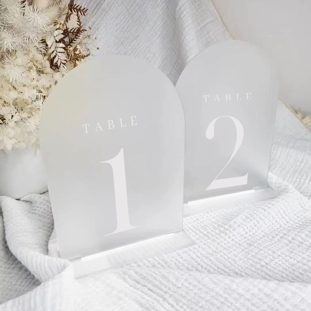 アクリル製テーブルナンバー（スタンド付き）5x7インチ、透明 - Table Number Gold のレビューと価格